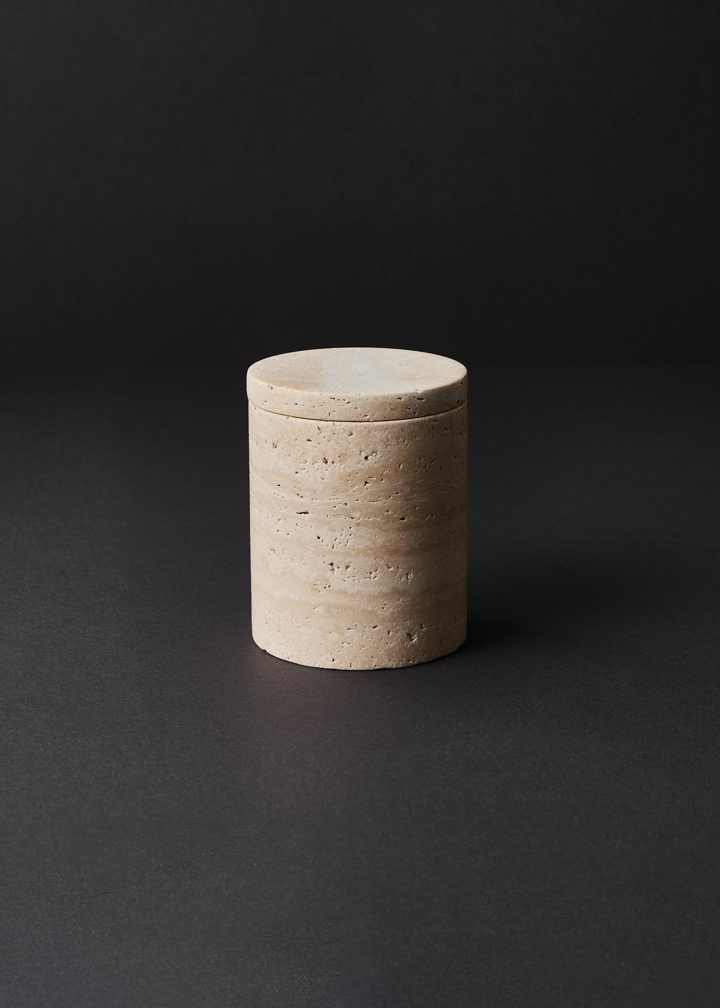 TRAVERTINO INDELIS SU DANGTELIU VOID