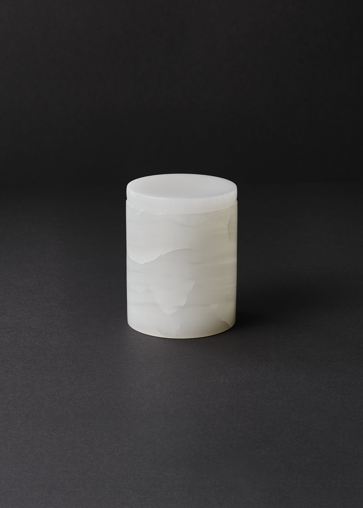 WHITE ONIKSO INDELIS SU DANGTELIU VOID